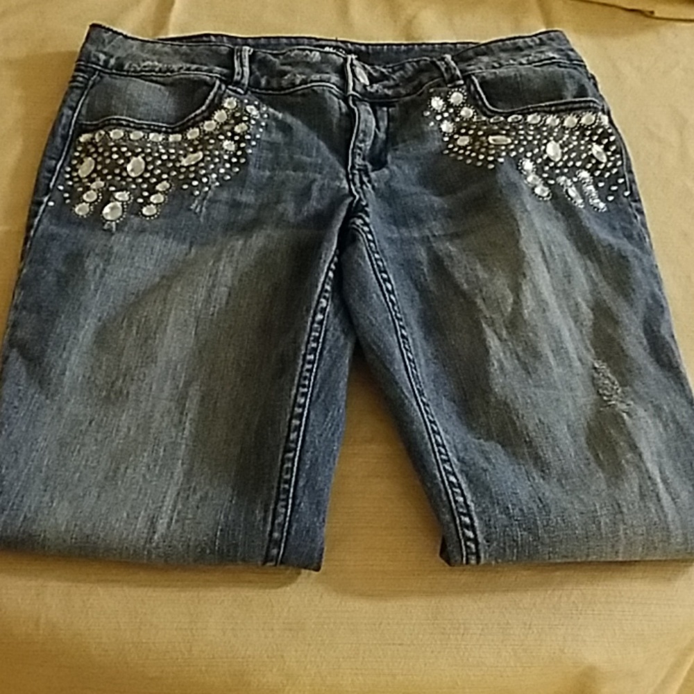 ALLEN  B.Skinny Jeans with Bling! Great look!